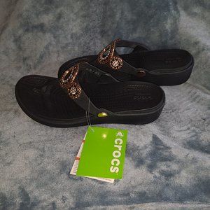 NEW CROCS SANRAH DIAMANTE WEDGE FLIP (BLACK/ROSE GOLD) WOMEN'S SHOES